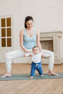 Anne bebek çocuk pratik yoga ile 
