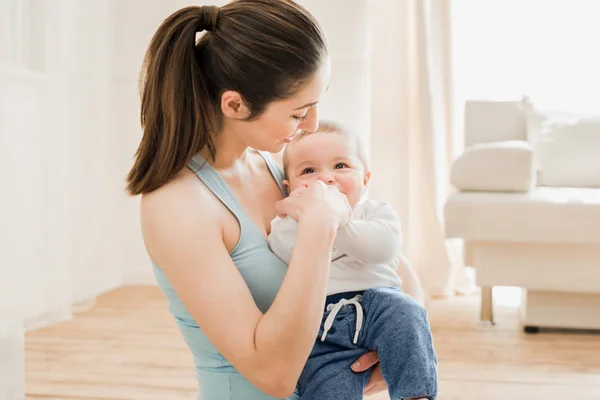 Mother holding child to her chest — Stock Photo, Image