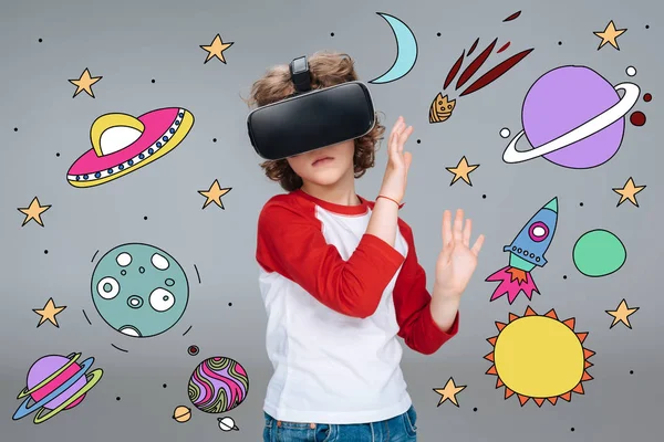 Boy wearing virtual reality headset — Stock Photo, Image