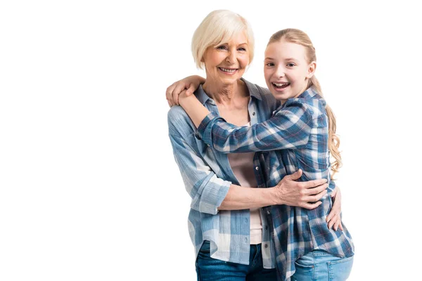 Abuela y nieta abrazándose —  Fotos de Stock