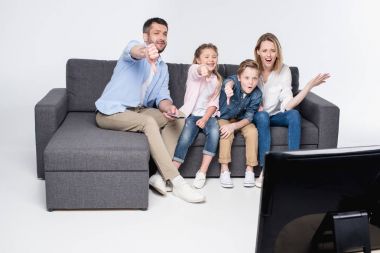 aşağı oturma ve gösterilen aile başparmak