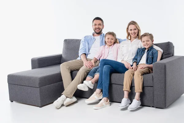 Lycklig familj tillsammans — Stockfoto