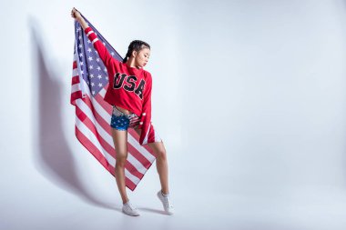 Amerikan bayrağı ile Asyalı kız