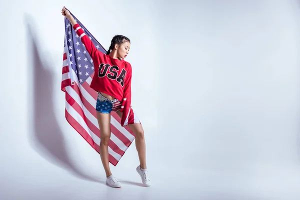 Menina asiática com bandeira americana — Fotografia de Stock