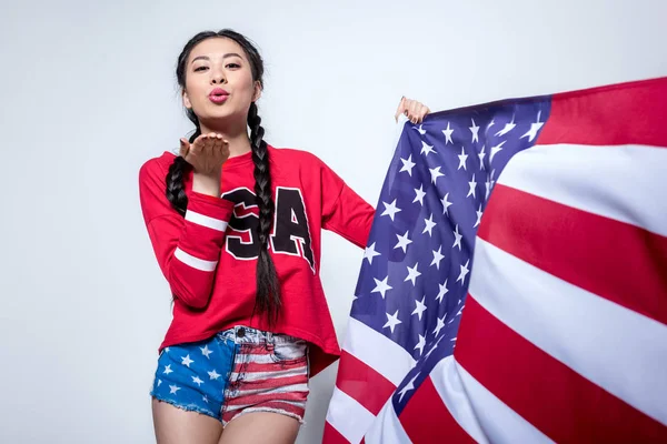 Asiatique fille avec drapeau américain — Photo