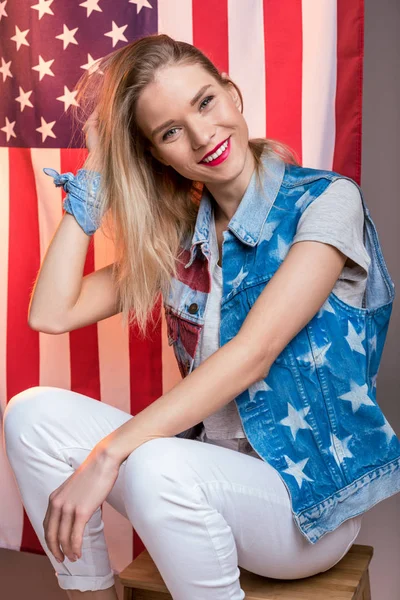 Woman posing with USA flag — Stock Photo, Image