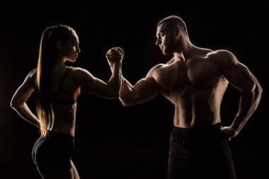 Genç sportif çift elele