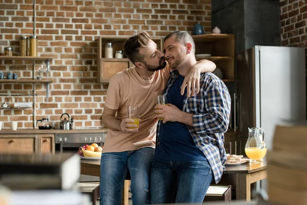 Gay couple having breakfast — Stock Photo, Image