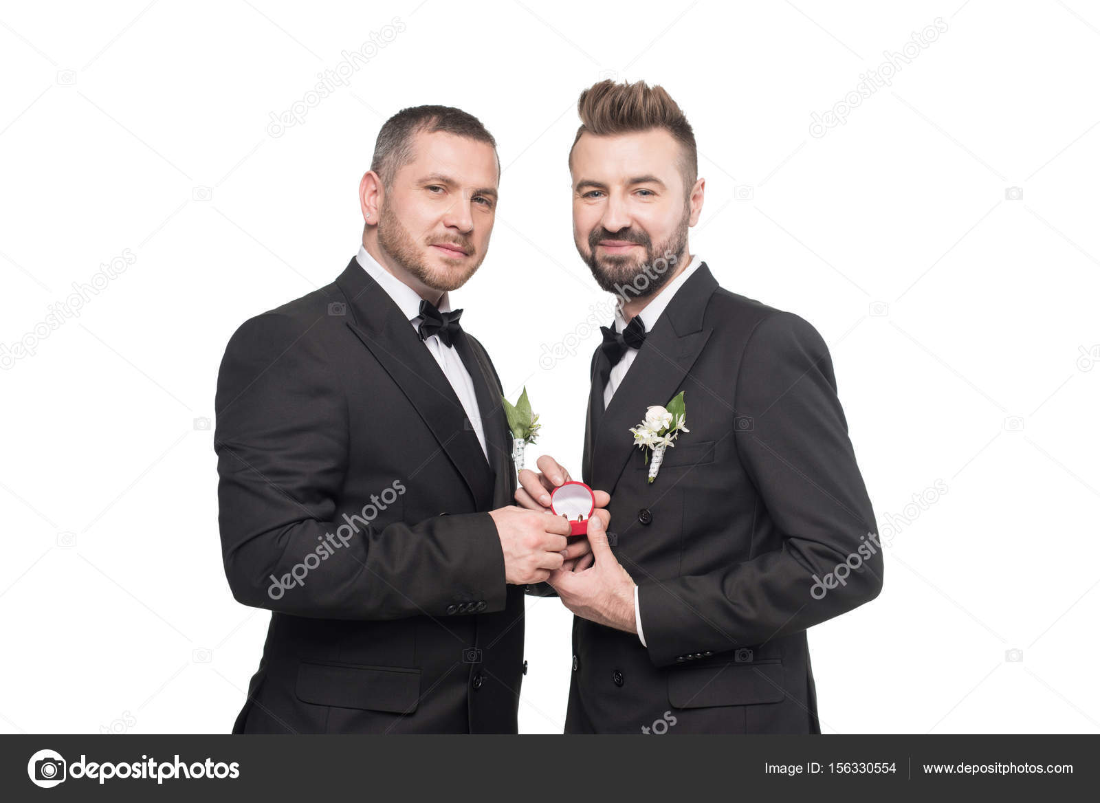 Anneaux De Mariage Tenue Couple Homosexuel Photographie