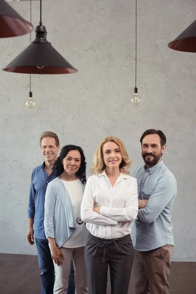 Middelste leeftijd multi-etnisch business team — Stockfoto