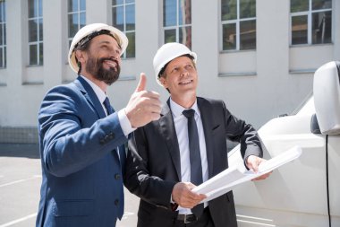 İş yerinde profesyonel mimarlar 