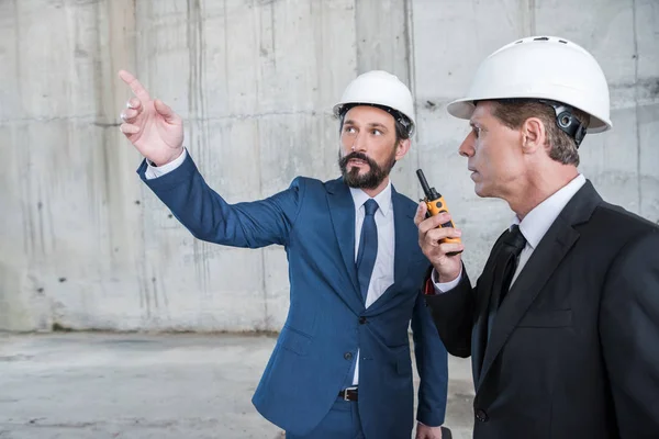 Arquitetos profissionais no trabalho — Fotografia de Stock