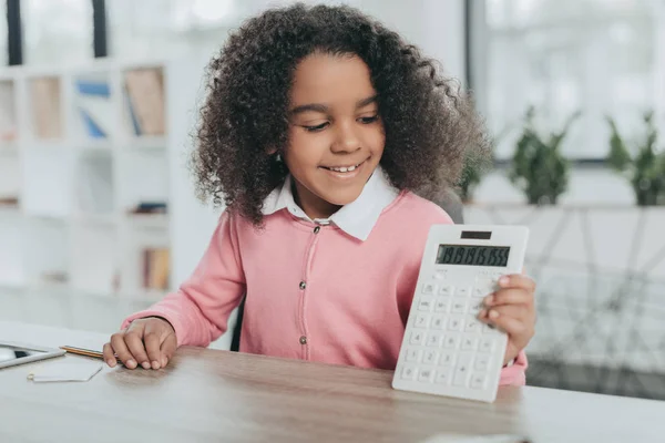 Pequeña mujer de negocios afroamericana — Foto de Stock