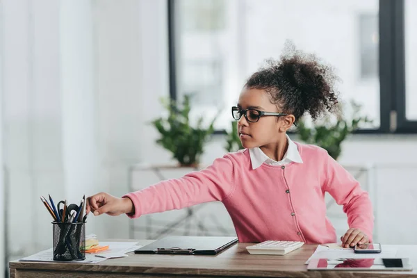 Little girl at office table — Stock Photo, Image