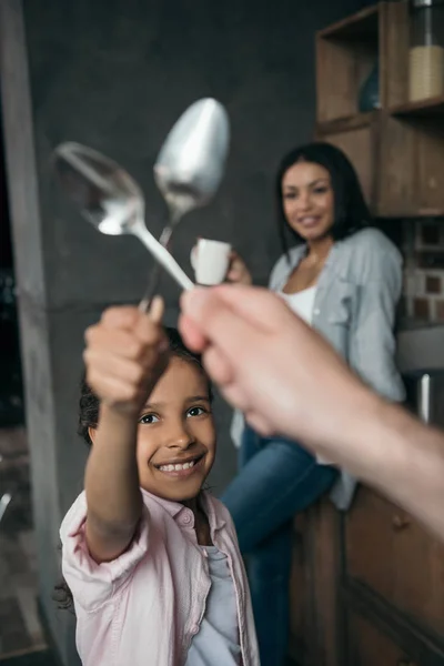 Father and daughter playing in kitchen — Free Stock Photo