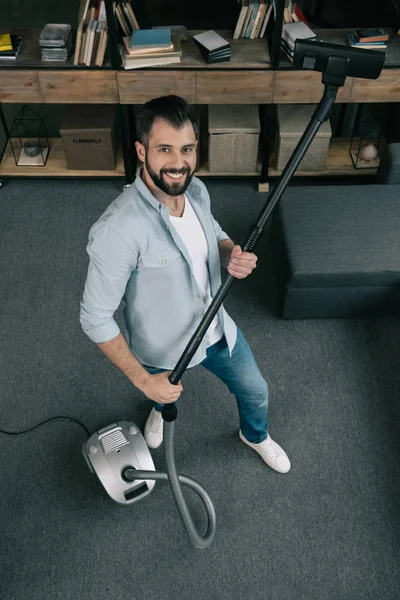 Man cleaning at home — Stock Photo, Image