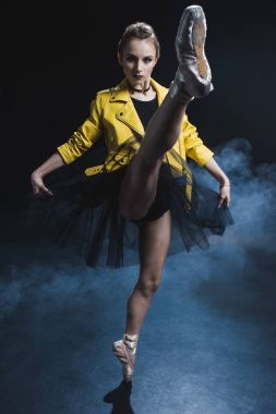 Pointe yerinde dans kızı