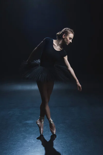 Balletttänzer im Tutu — Stockfoto
