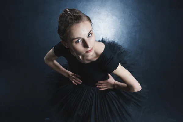 Bailarina en tutú negro — Foto de Stock