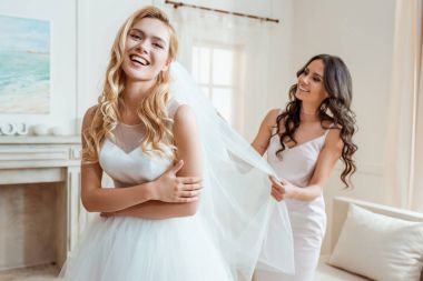 nedime hazırlanıyor gelin töreni için