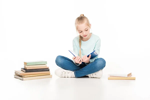 Schoolgirl reading book — Stock Photo, Image