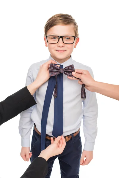 Niño pequeño con pajarita y corbata — Foto de Stock