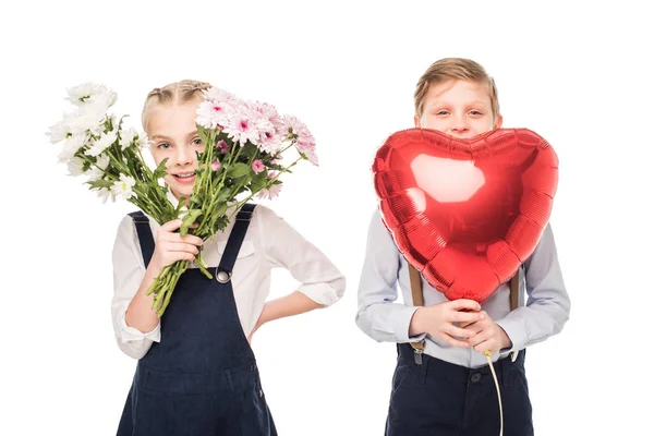Barn med blommor och ballong — Stockfoto