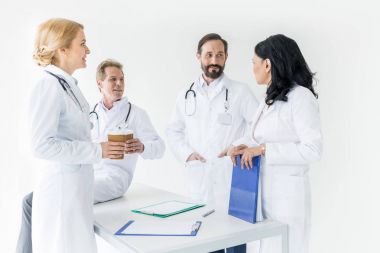profesyonel doktorlar birlikte çalışma