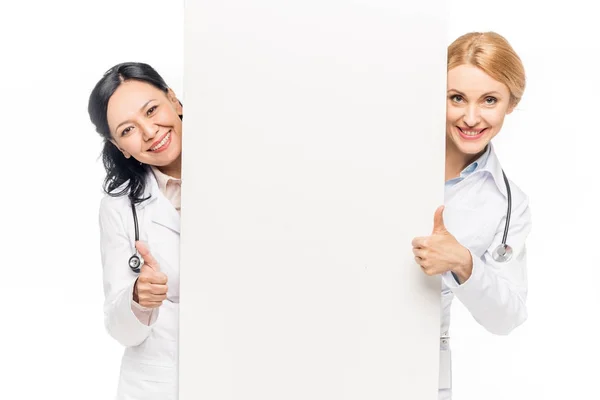 Lékaři drží prázdný nápis — Stock fotografie