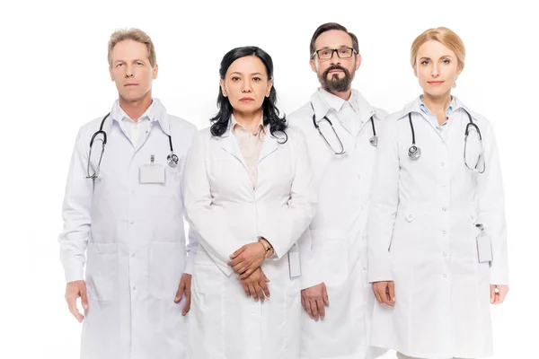 Уверенные врачи среднего возраста — стоковое фото