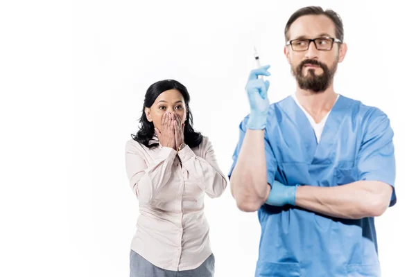 Scared patient and doctor with syringe — Stock Photo, Image