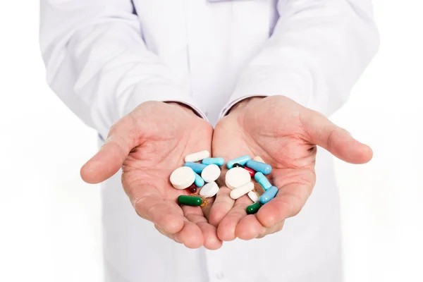 Doctor holding pills — Stock Photo, Image
