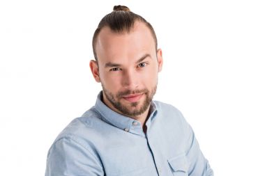 Genç sakallı adam 
