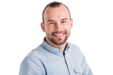 gülümseyen yakışıklı adam 
