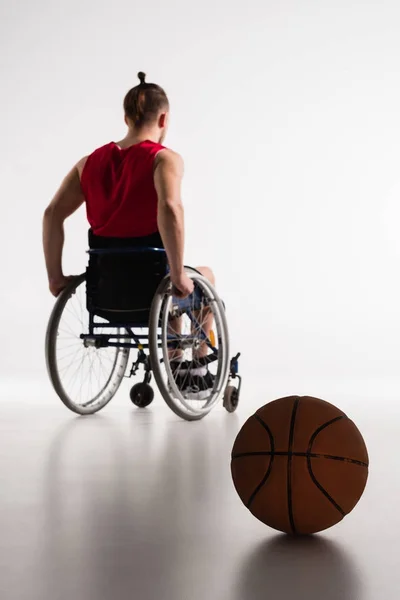 Basketballspieler im Rollstuhl — Stockfoto