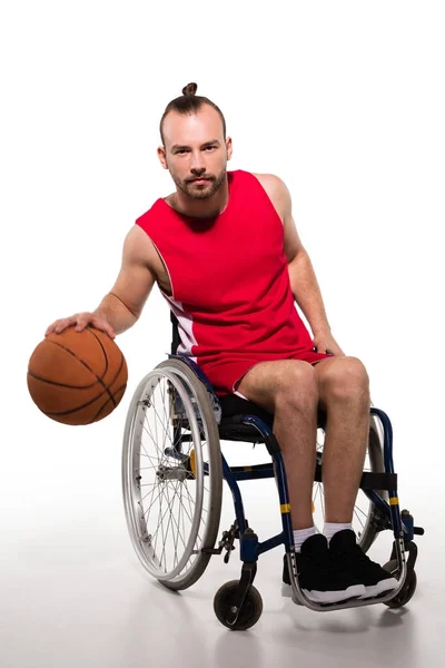 Disabled sportsman playing basketball — Stock Photo, Image