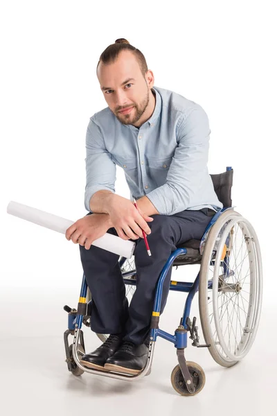 Hombre discapacitado sosteniendo papeles — Foto de Stock