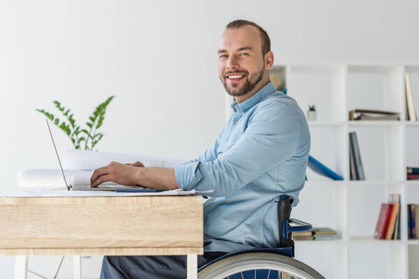 hadicapped businessman with laptop