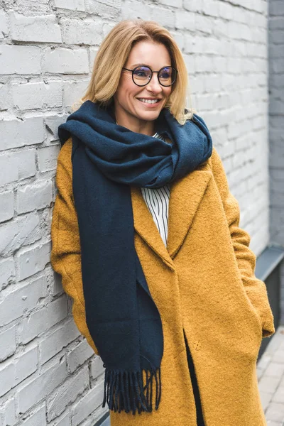 Stylish beautiful woman — Stock Photo, Image