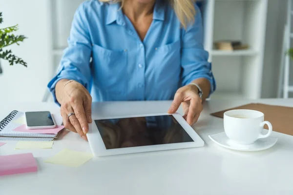 Tablett med blank skärm — Stockfoto