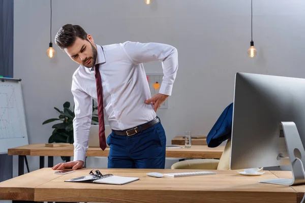 Joven Empresario Teniendo Dolor Espalda — Foto de Stock