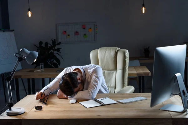 Tired Businessman Sleeping Working Table Dark Office — Stock Photo, Image