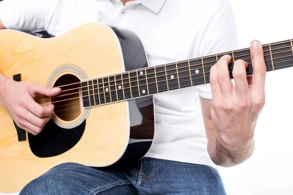 Joven con guitarra - foto de stock