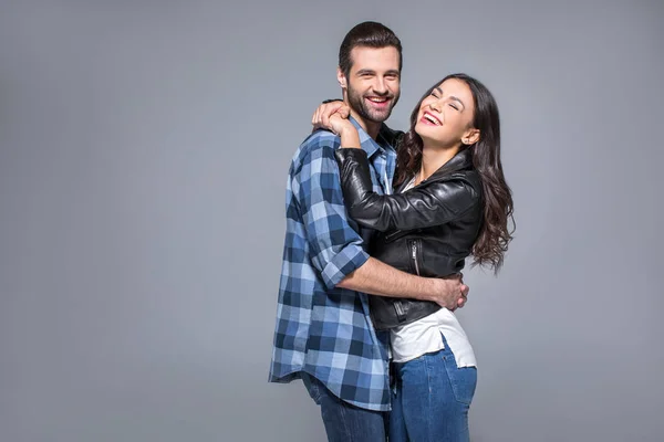 Bonito jovem casal — Fotografia de Stock