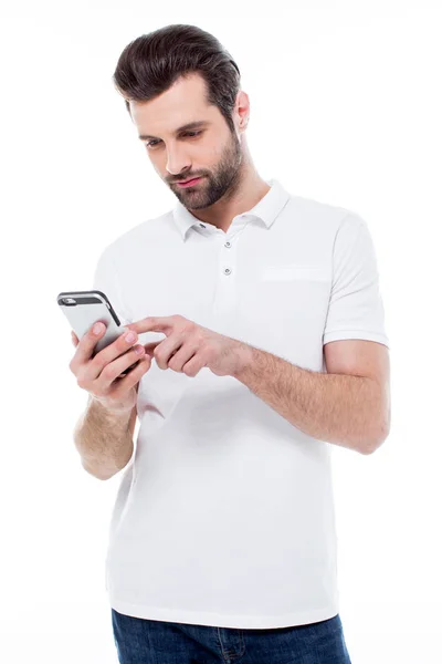 Uomo utilizzando smartphone — Foto stock