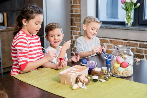 Kids painting easter eggs — Stock Photo