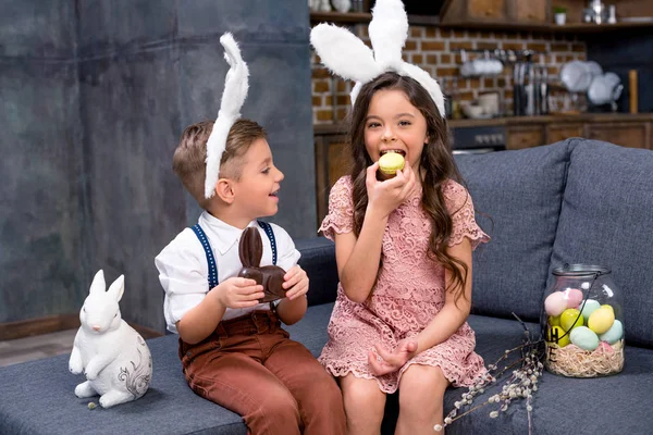 Kids in bunny ears — Stock Photo