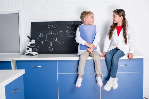 Kids in chemical laboratory — Stock Photo