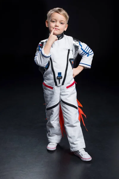 Niño disfrazado de astronauta — Stock Photo