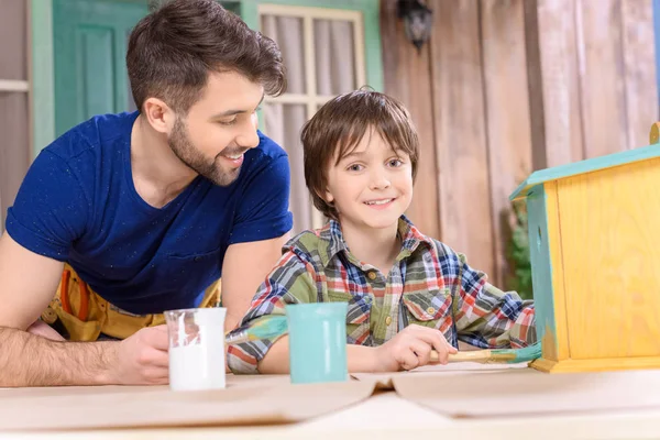 Father and son making birdhouse — Stock Photo